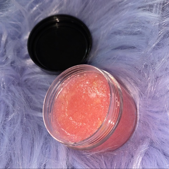 Bubblegum Baby🍬 Lip Scrub - Picture 4 of 5